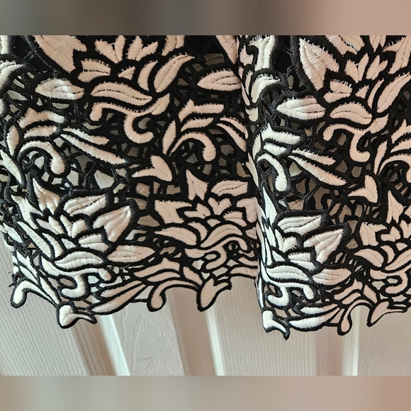 J.O.A. Los Angeles-Bloomingdale NWT Black & White Floral Strapless Dress-Size M - Picture 5 of 10